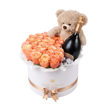 Composizione con 31 rose, cioccolatini Baci, orsetto di peluche e bottiglia di Ruinart 06 фото